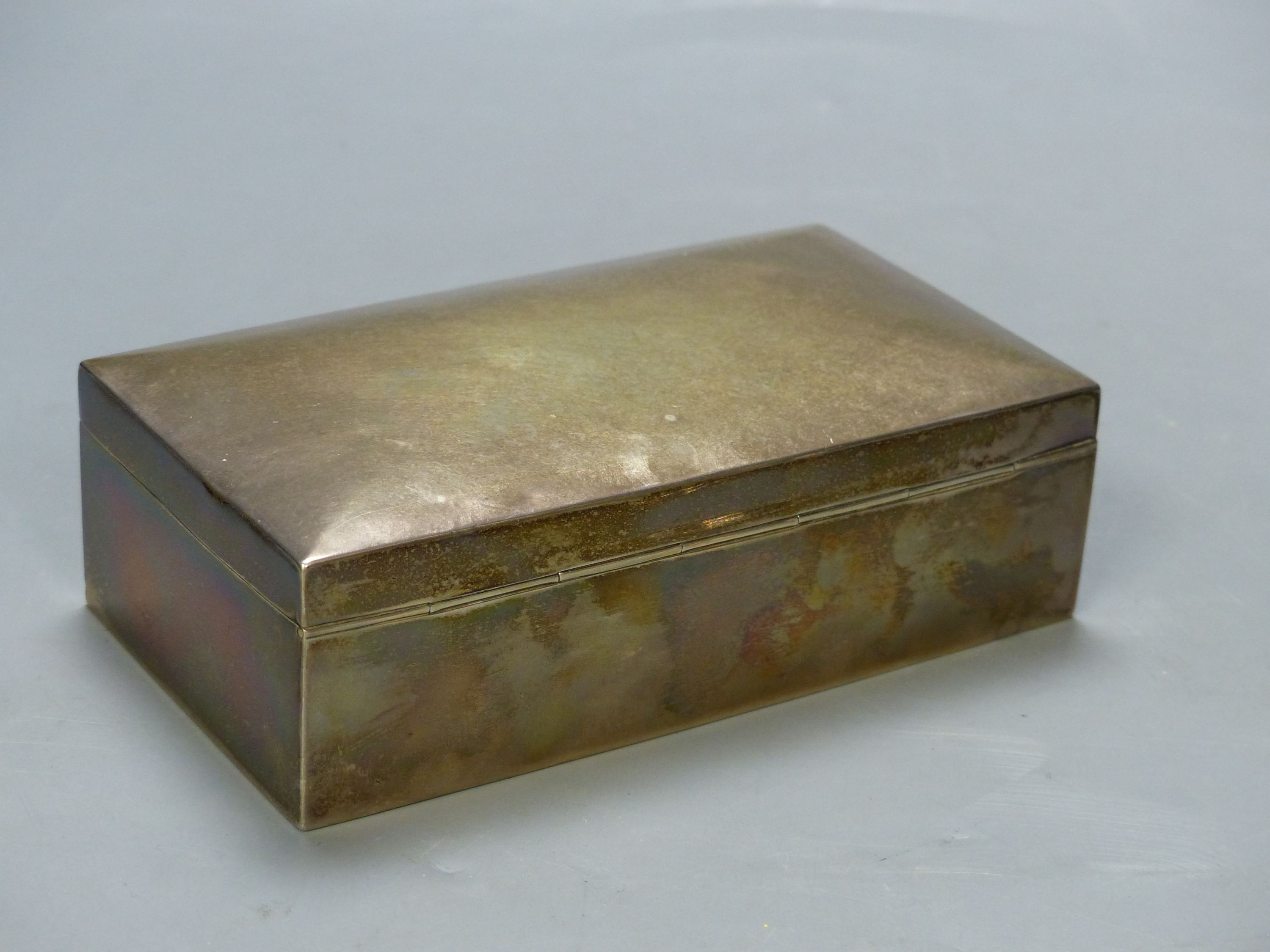 A George V silver mounted rectangular cigarette box, Birmingham, 1925, 16.6cm.